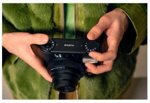 La Fujifilm Instax Mini 99 estrena un peculiar sistema de LEDs para crear filtros analgicos en las fotos