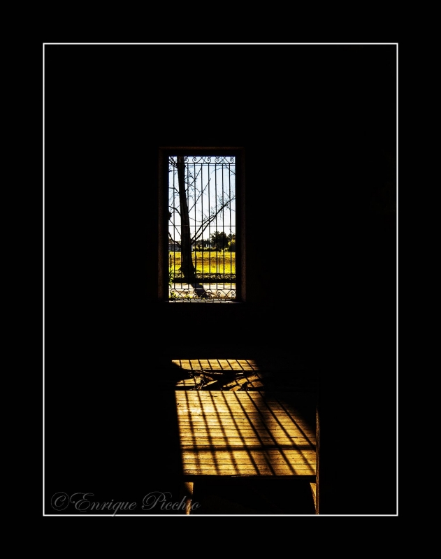 "Deja que entre luz por la ventana..." de Enrique M. Picchio ( Pem )