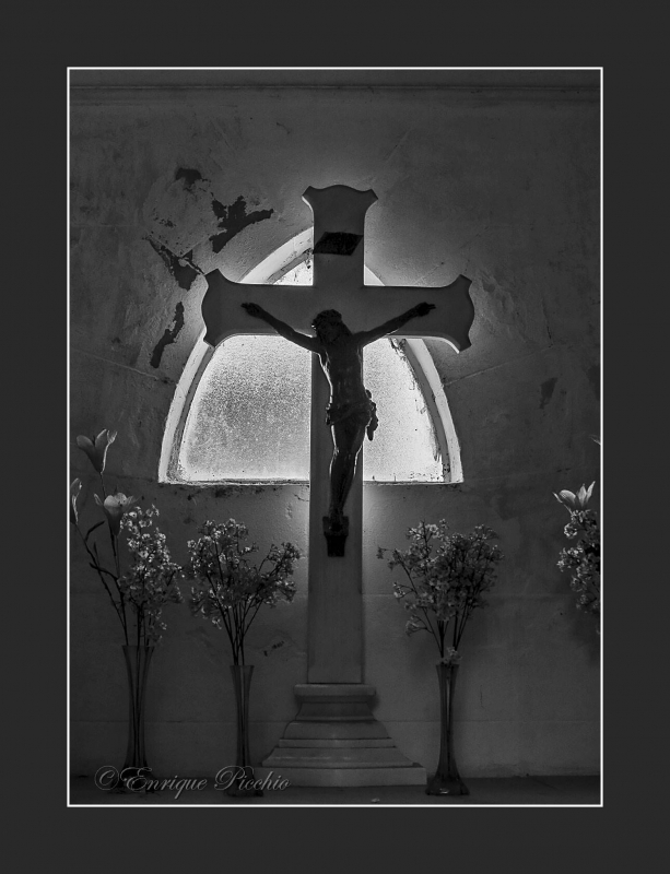 "La cruz..." de Enrique M. Picchio ( Pem )