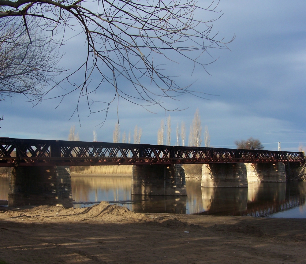 "Puente sobre el Colorado" de Ins Mara Olavarra