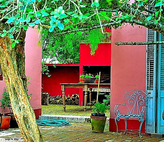 "Antiguo patio" de Jorge Armando Diaz