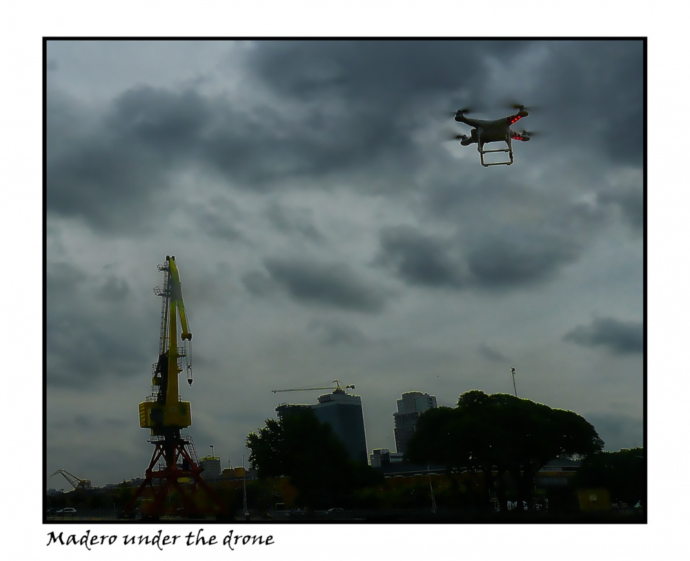 "Madero under the drone" de Nora Lilian Iturbide ( Noral )