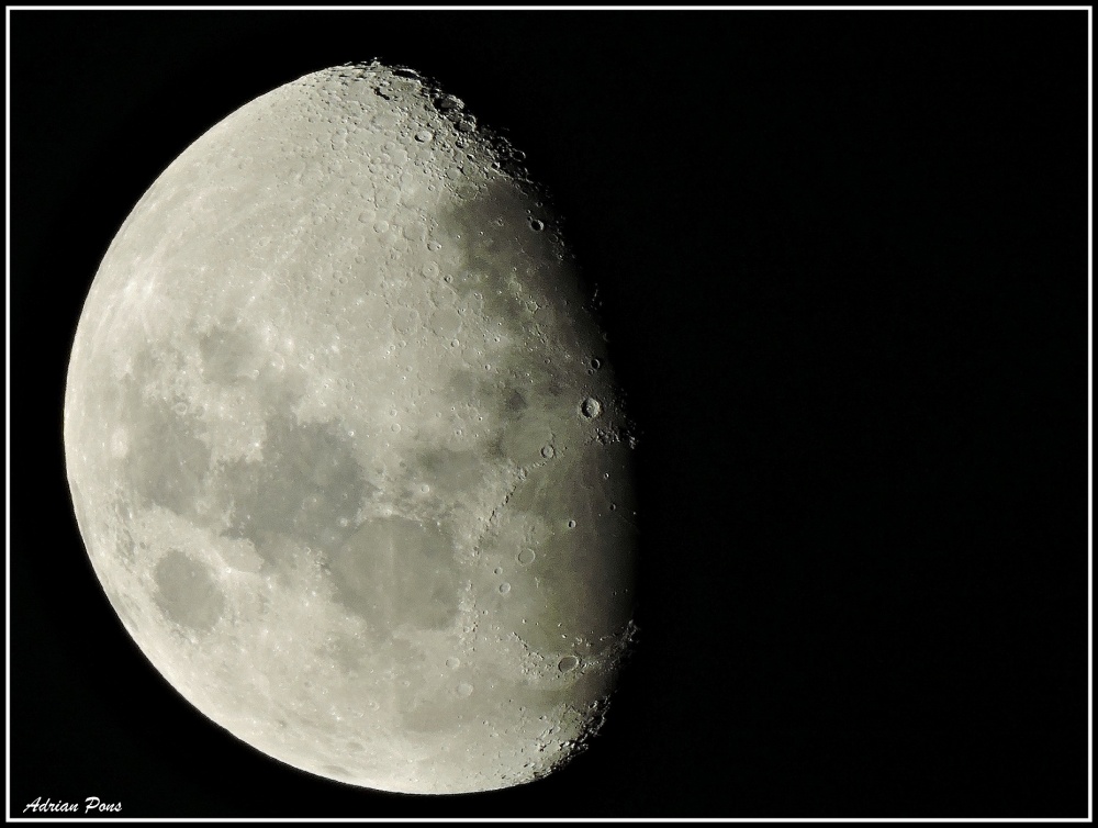 "Luna 29-03" de Adrian Pons