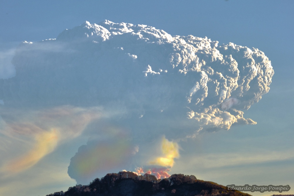"Erupcin del Volcn Calbuco" de Eduardo Jorge Pompei
