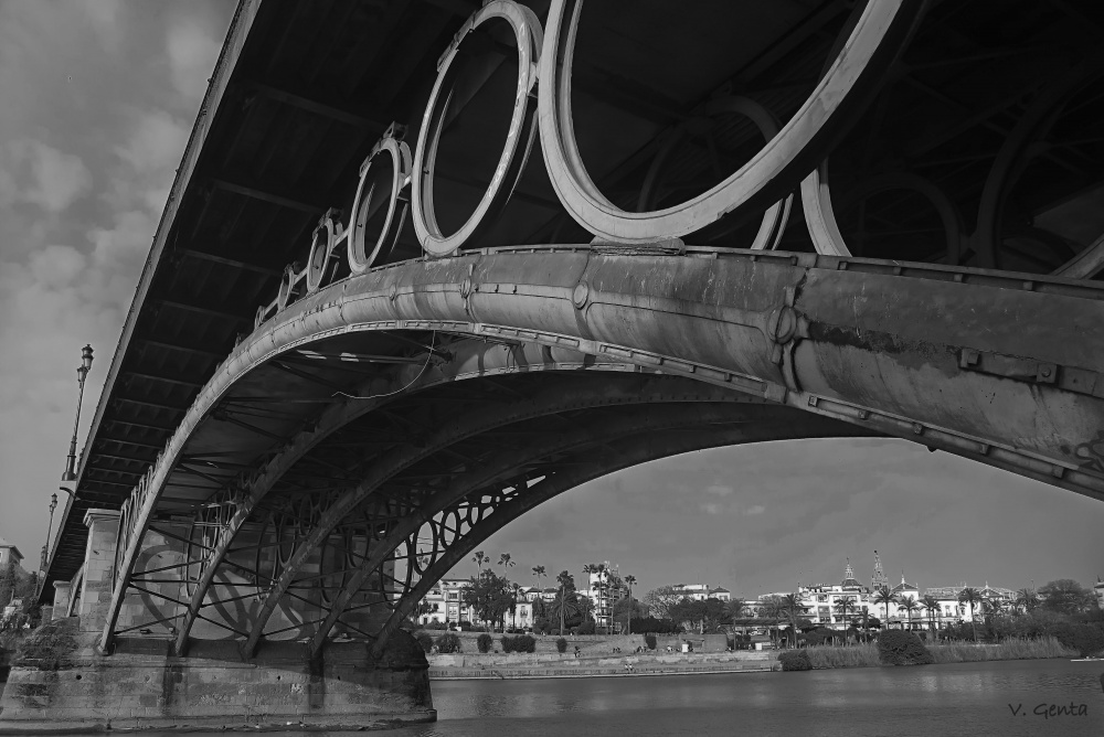 "Puente de Triana" de Viviana Genta