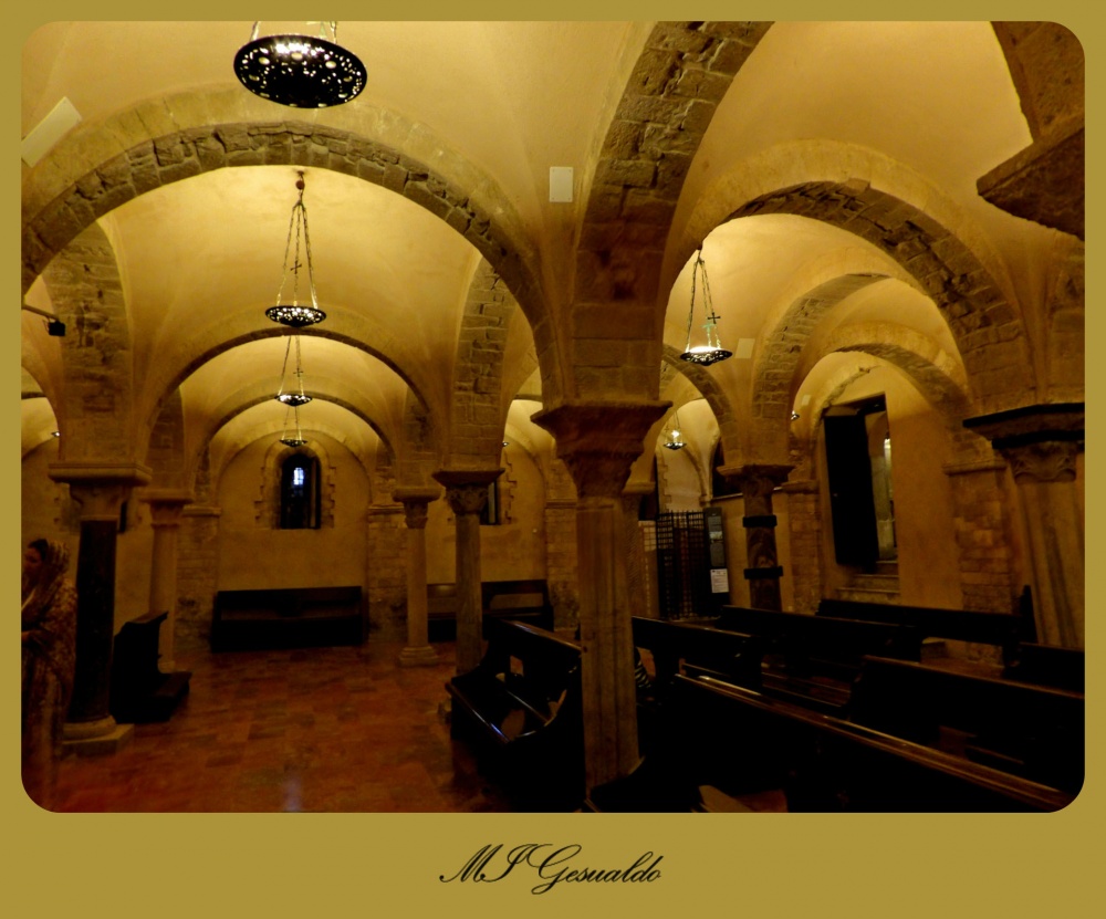 "interior de la Baslica Nicola di Bari ll" de Margarita Gesualdo (marga)
