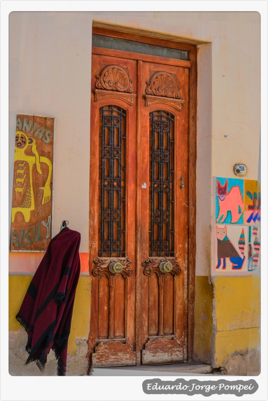 "La puerta y el poncho" de Eduardo Jorge Pompei