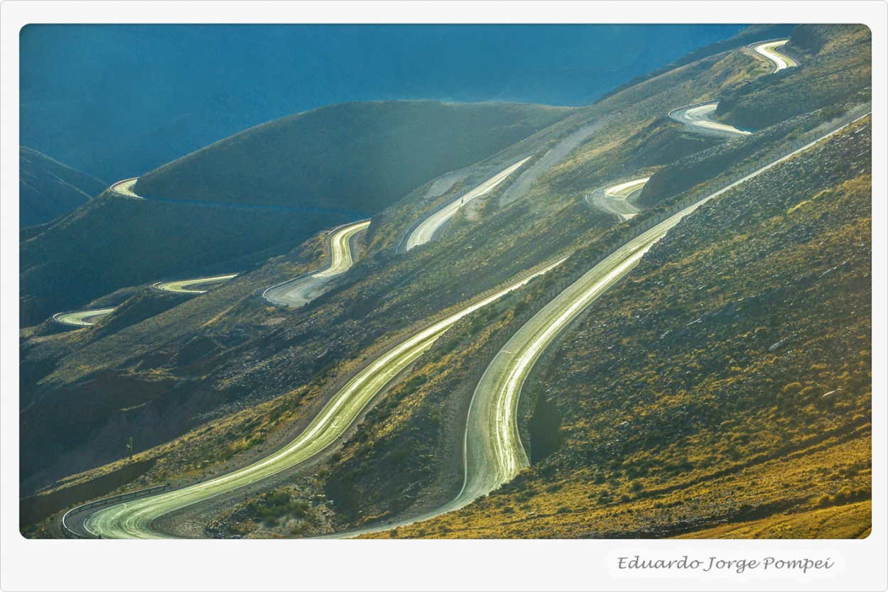 "Un sinuoso camino en la Quebrada" de Eduardo Jorge Pompei