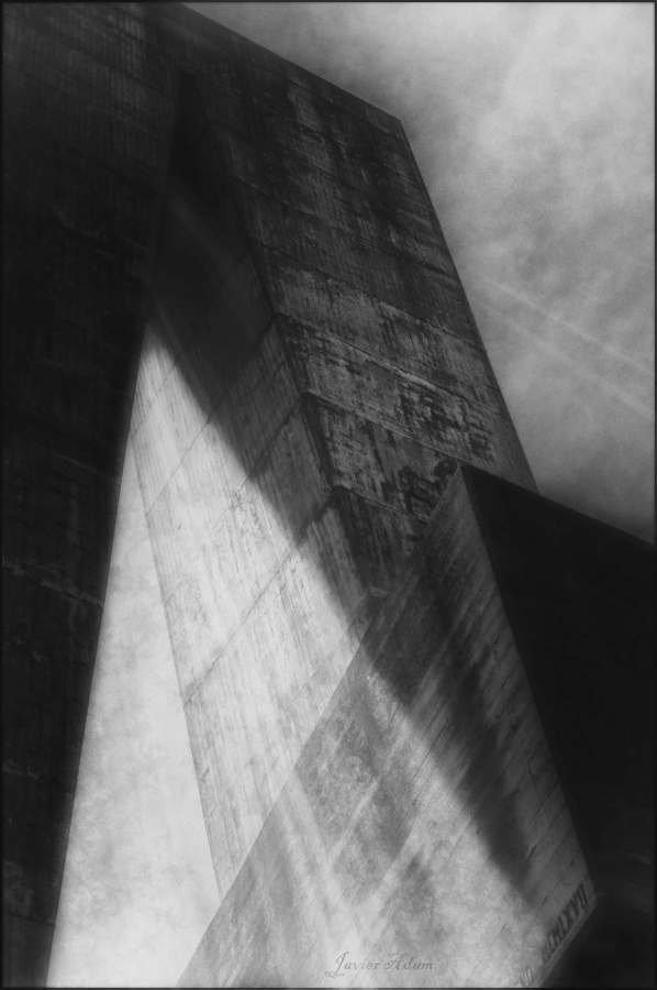 "Abstraccin de monumento" de Javier Adam