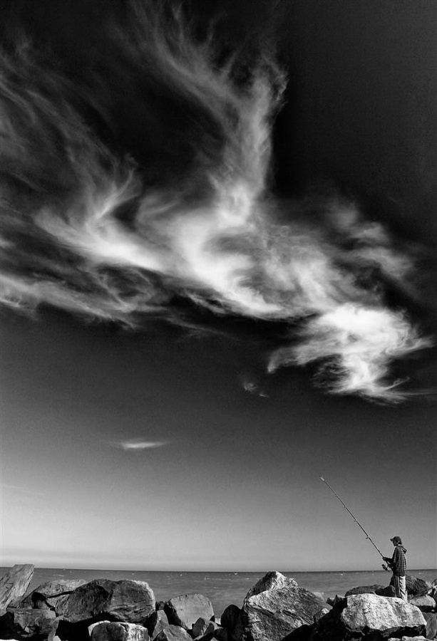 "Pescando nubes" de Mario Abad