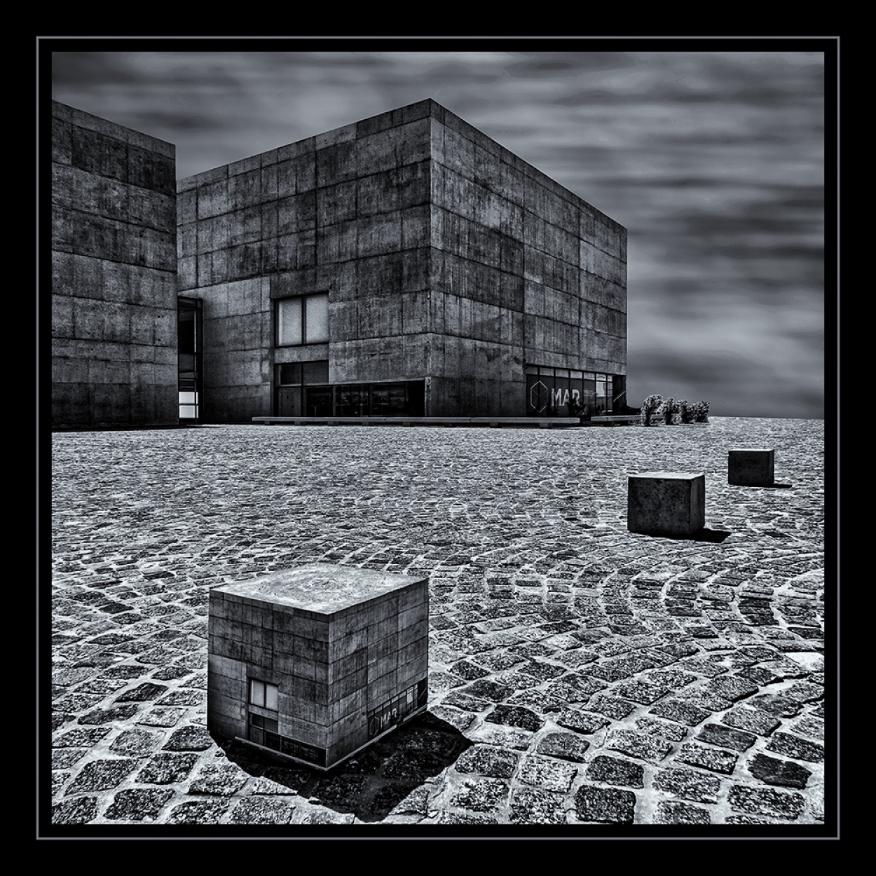 "`Edificio con su cra`" de Juan Carlos Demasi