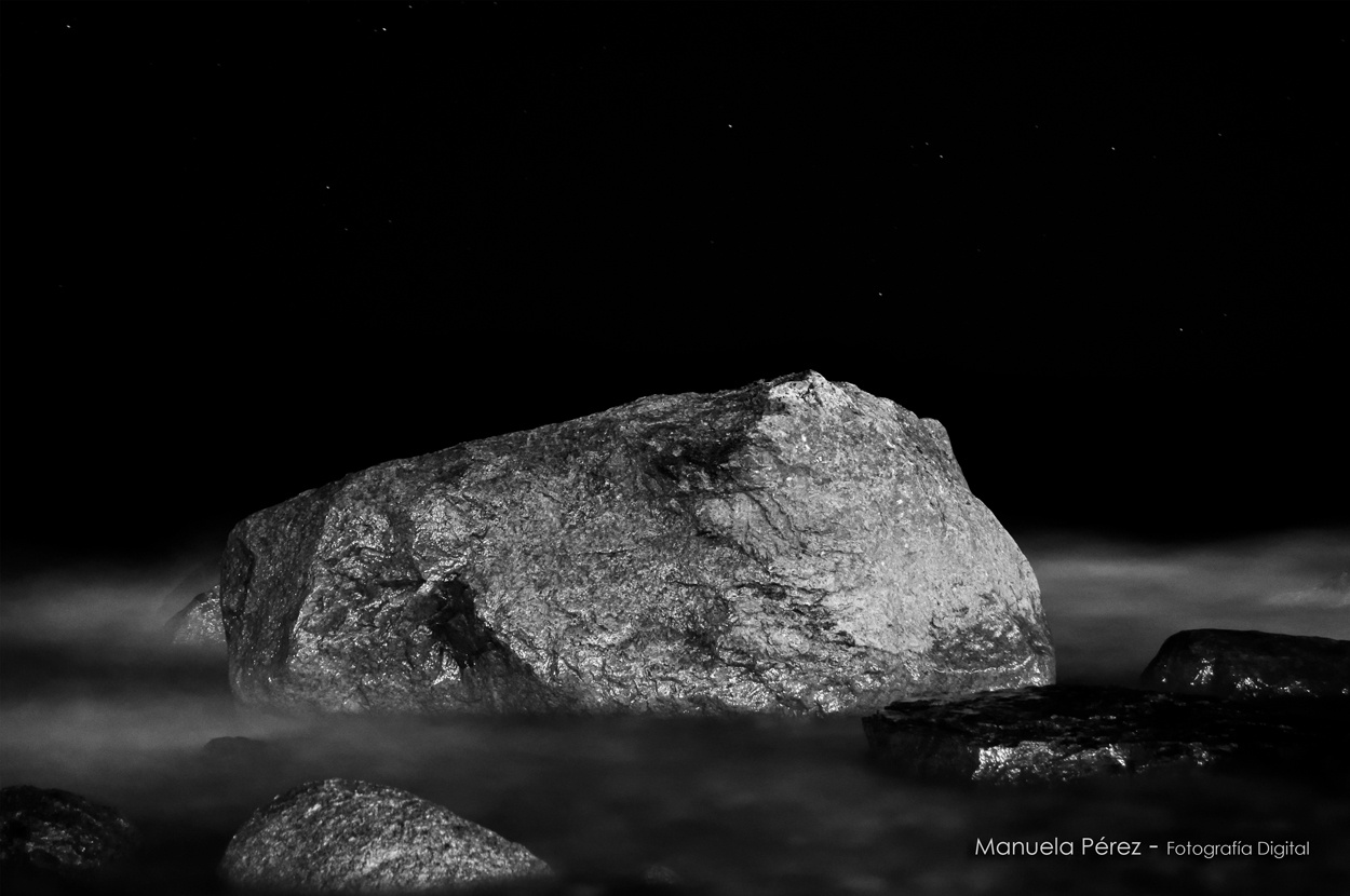 "Piedra nocturna" de Manuela Ailen Prez Domnguez