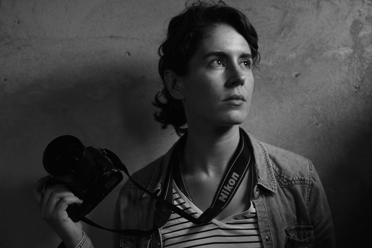 "Feliz da a las mujeres fotgrafas" de Alejandro Espeche