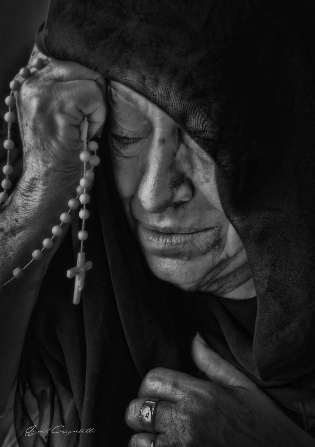 "` praying `" de Miguel Campetella