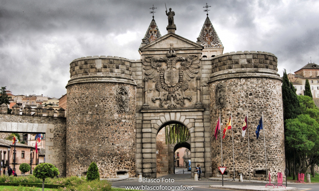 "Puerta de Bisagra (Toledo)" de Luis Blasco Martin