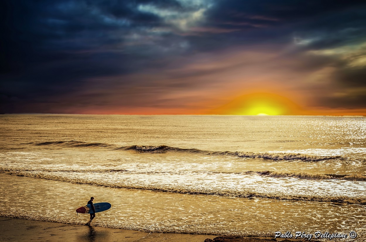 "Surfeando el sol" de Pablo Perez Dellepiane