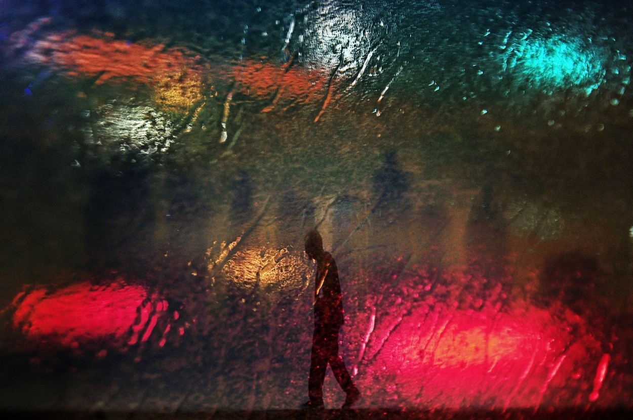 "Llueve sobre la ciudad" de Julio Strauch