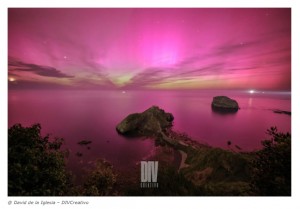 La historia de una foto nica: la aurora boreal que ti el cielo de Gaztelugatxe de rojo