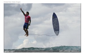 La foto viral del surfista flotando en el aire fue disparada con una Nikon Z9