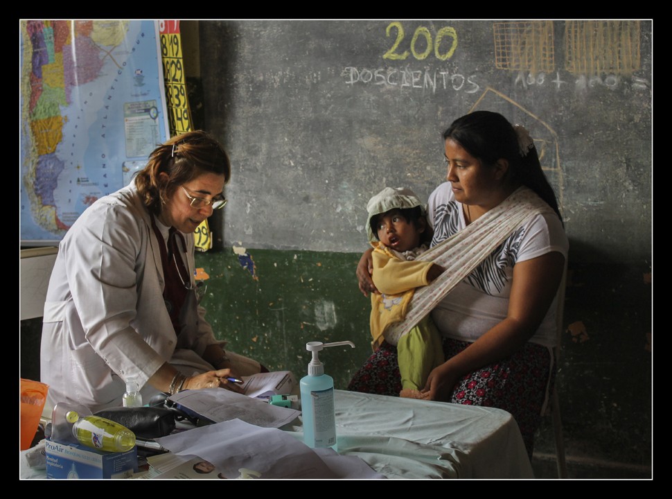 Doctora y pacientes