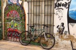 `La bici contra el muro`