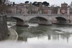 `Ellos pequeitos y el puente` (Roma)