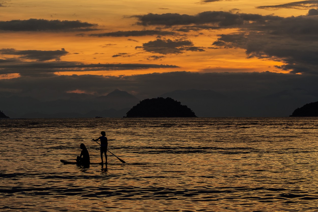 Siluetas. Angra dos Reis, RJ, Brasil.