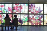 Japn, Amigas charlando en la estacin de tren