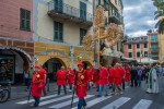 Procesion con portadores de Cristo