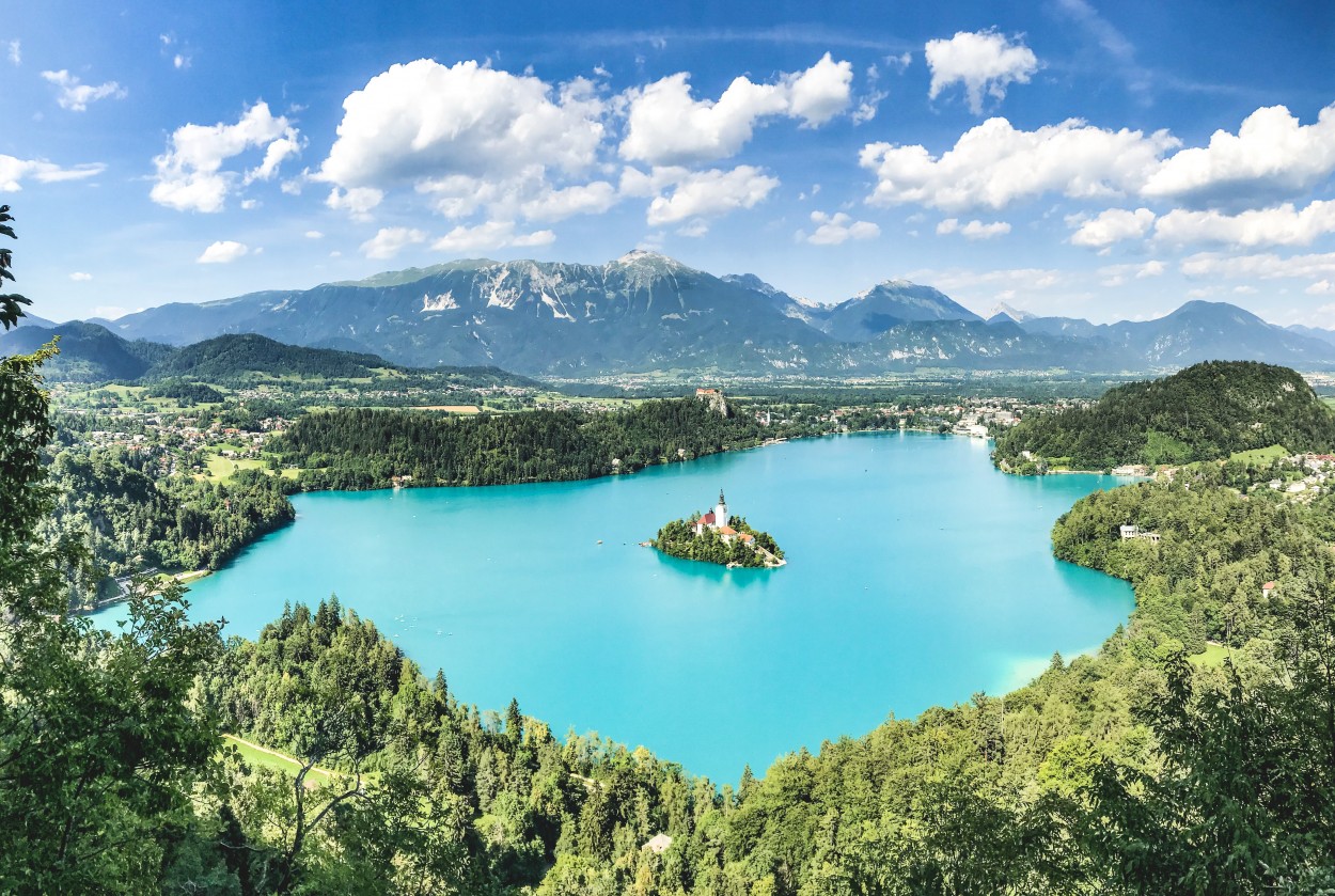 Iglesia en el medio del lago Bled