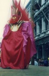 la dama de rojo