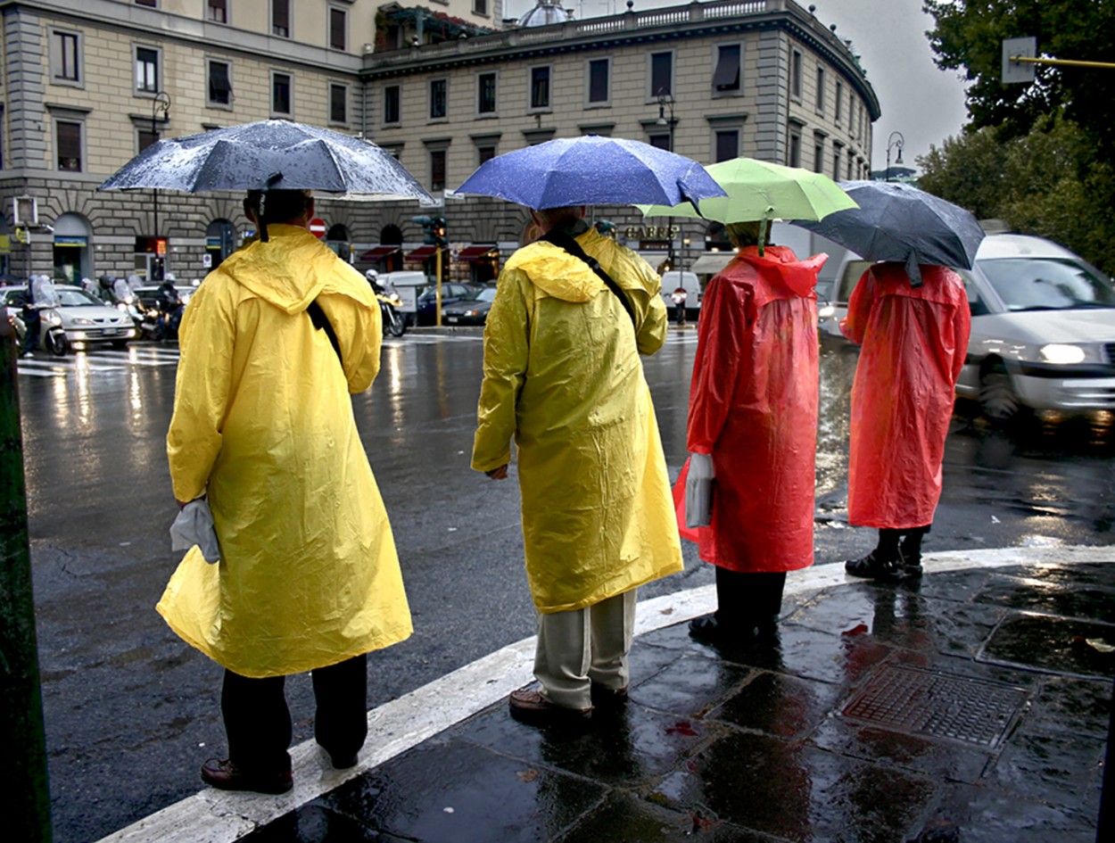 Parejas en la lluvia