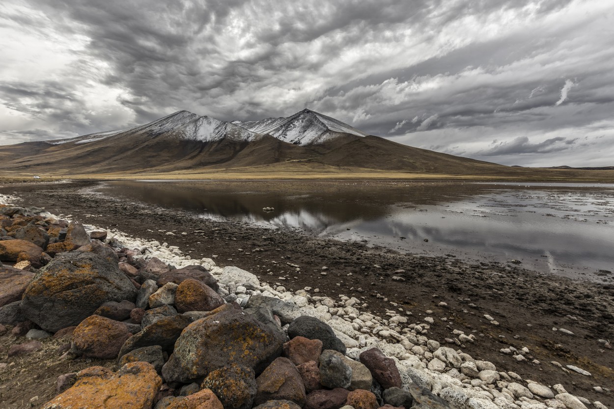 Laguna y cerro Wayle - Nqn