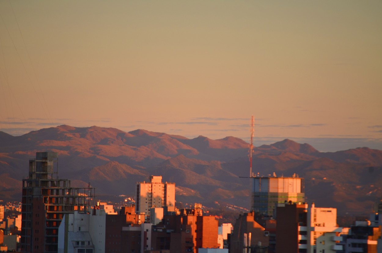 desde mi ventana- cuando apenas toca el sol.