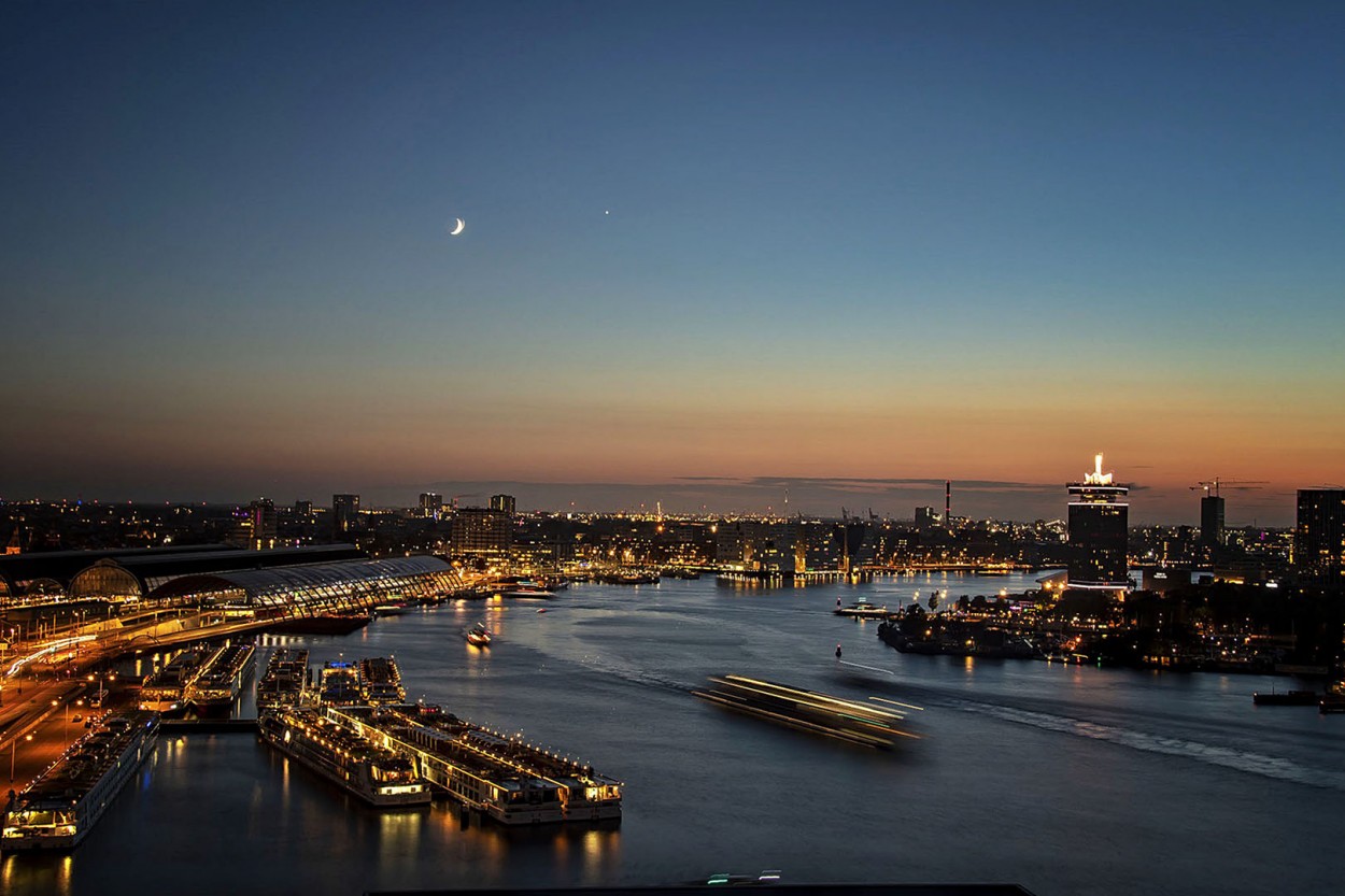 Amsterdam desde ventana de hotel III