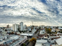 Desde la ventana una da nublado