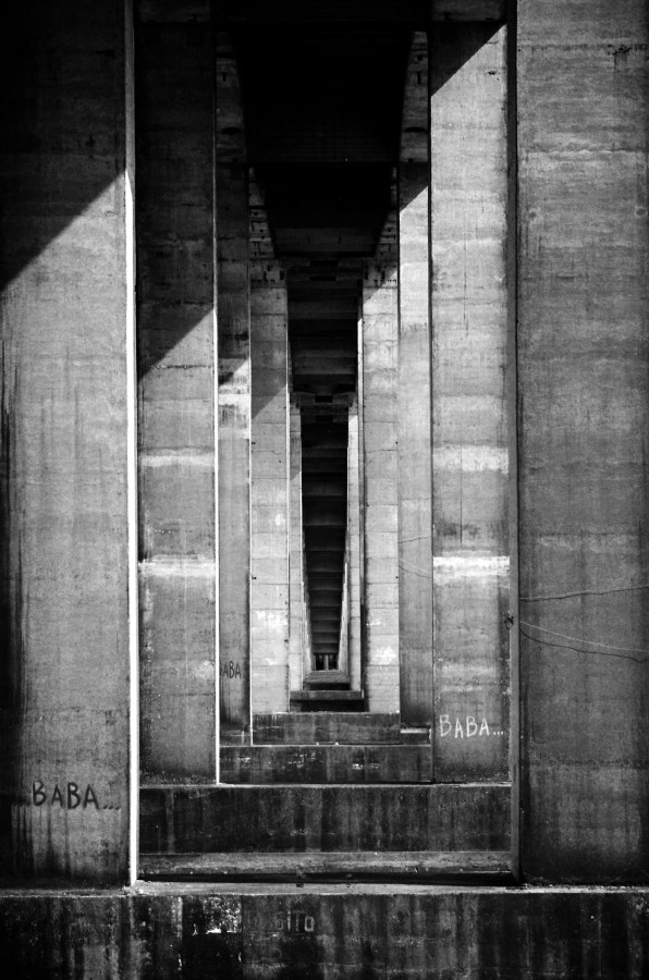 Un pasaje bajo un puente