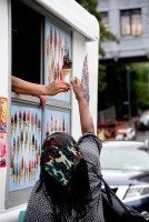 Mujer con helado