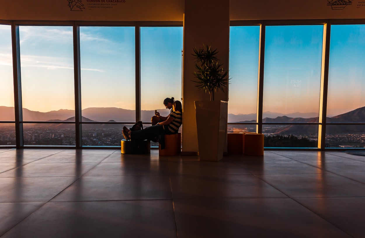 Juntos en el atardecer y el paisaje de Chile