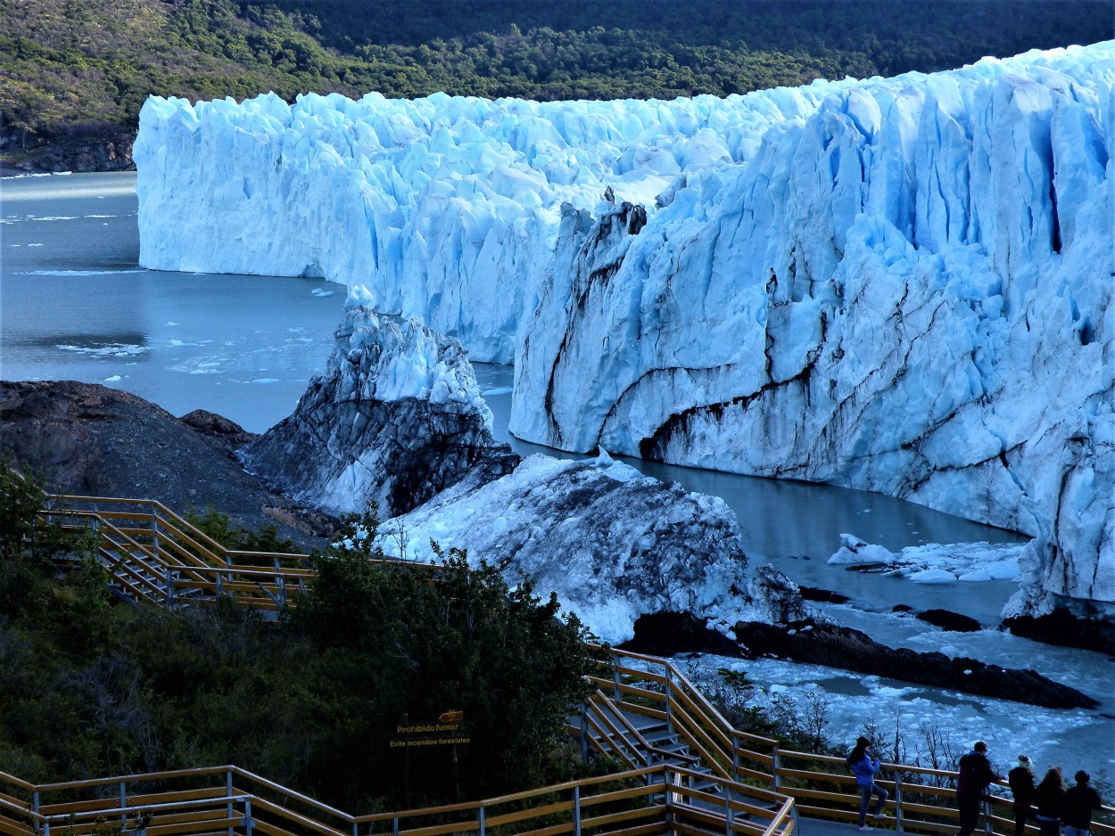 MAJESTUOSO GLACIAR PERITO MORENO