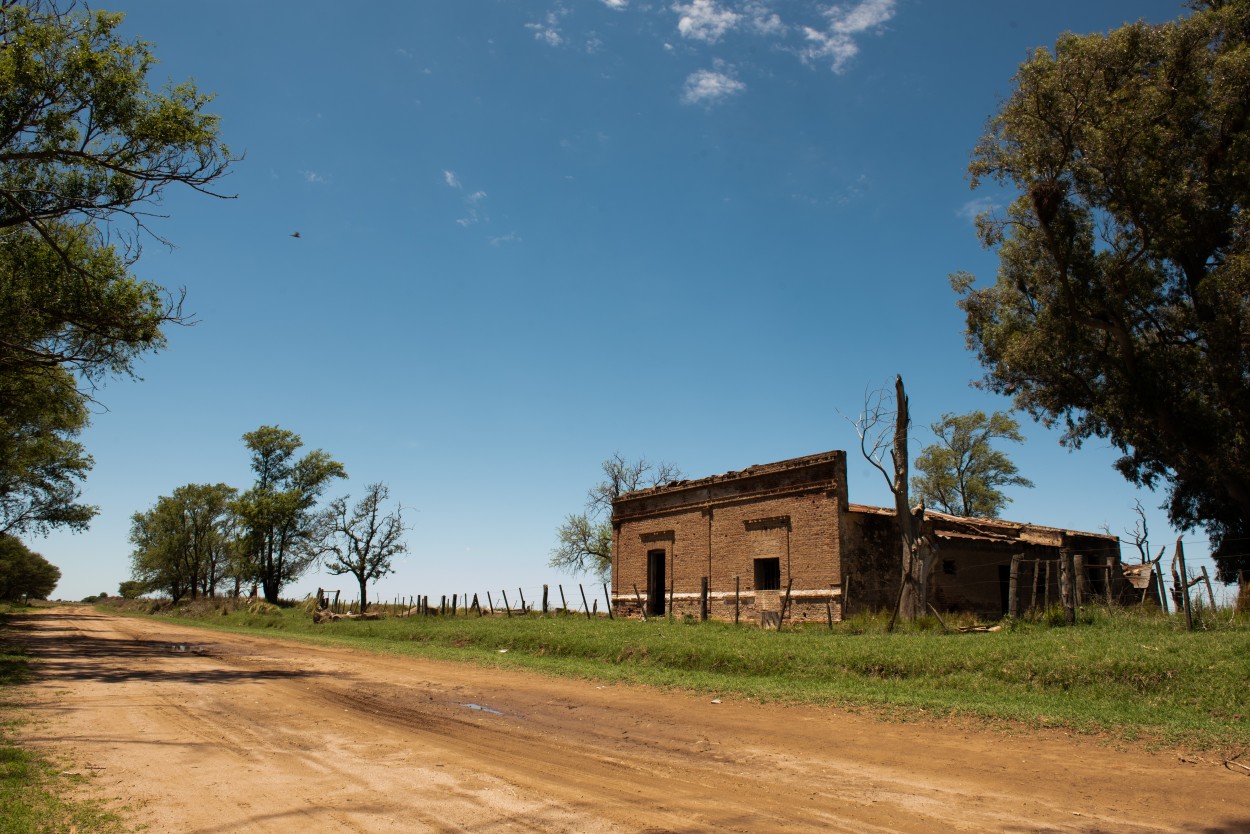 Al costado del camino