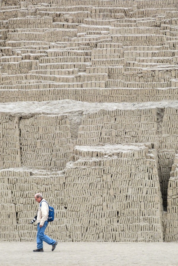 Pasos de adobe (Huaca Pucllana, Lima, Per).