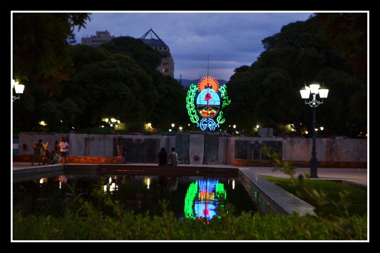 REFLEJO MENDOZA NOCTURNA