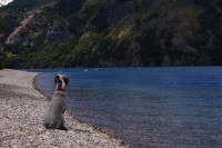 Plumerin contemplando el lago