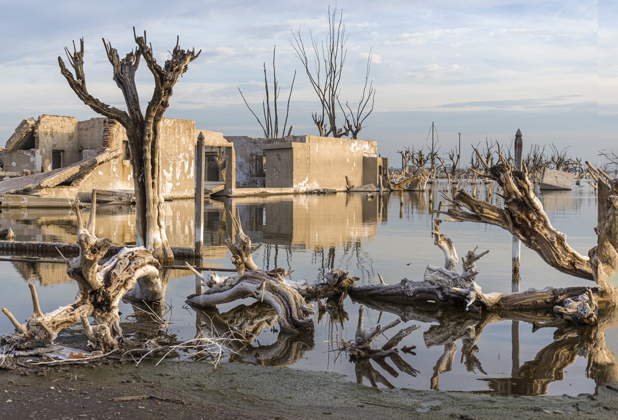 REFLEJOS EN EL AGUA