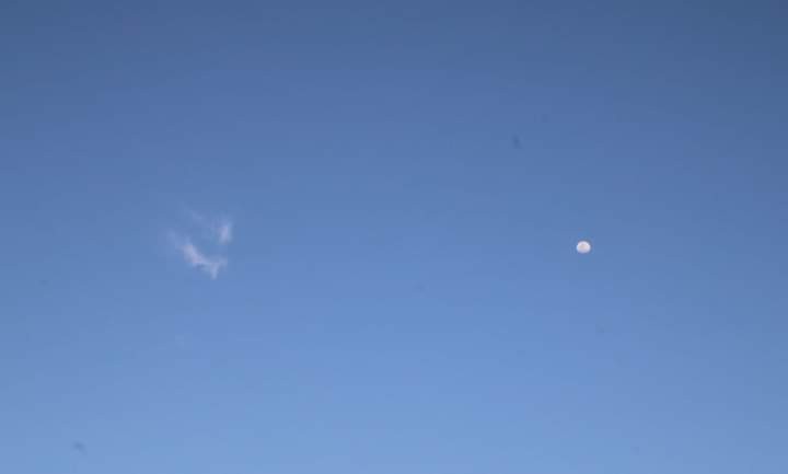 Luna y nube