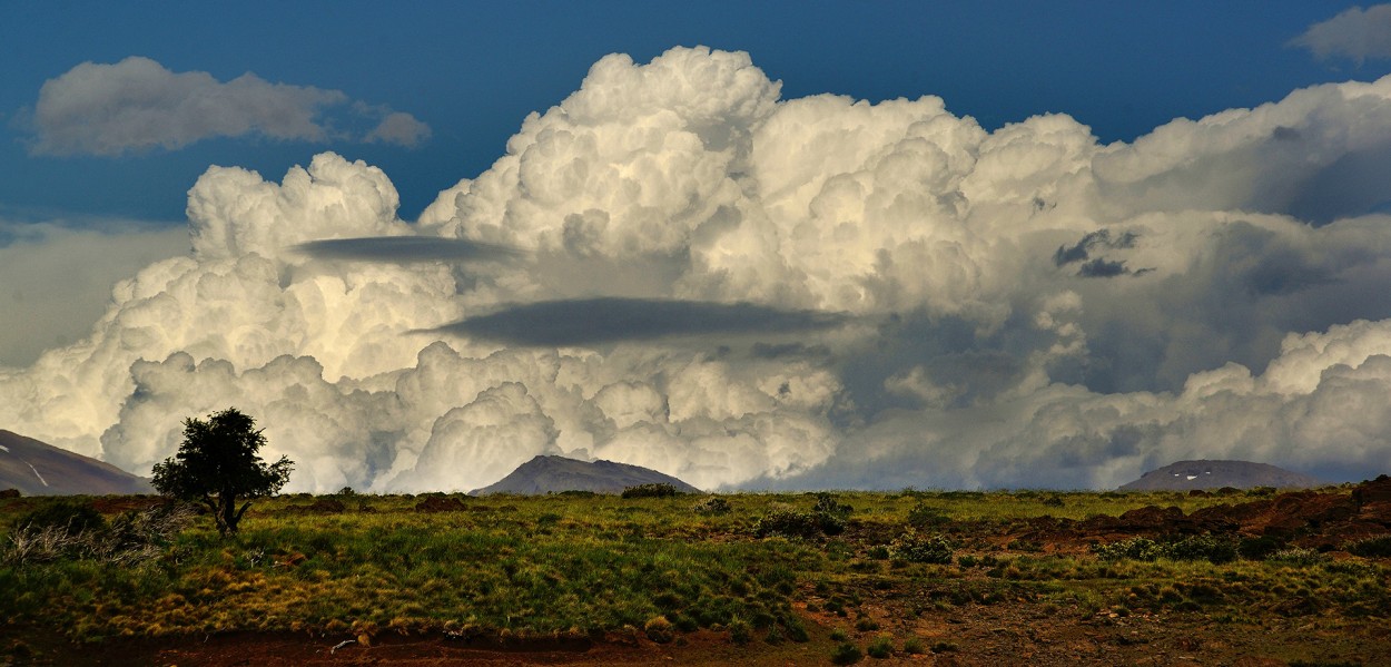 Tormenta sobra la cordillera