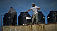 Hombres trabajando en las alturas