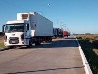 Transporte y acoplados en la calle