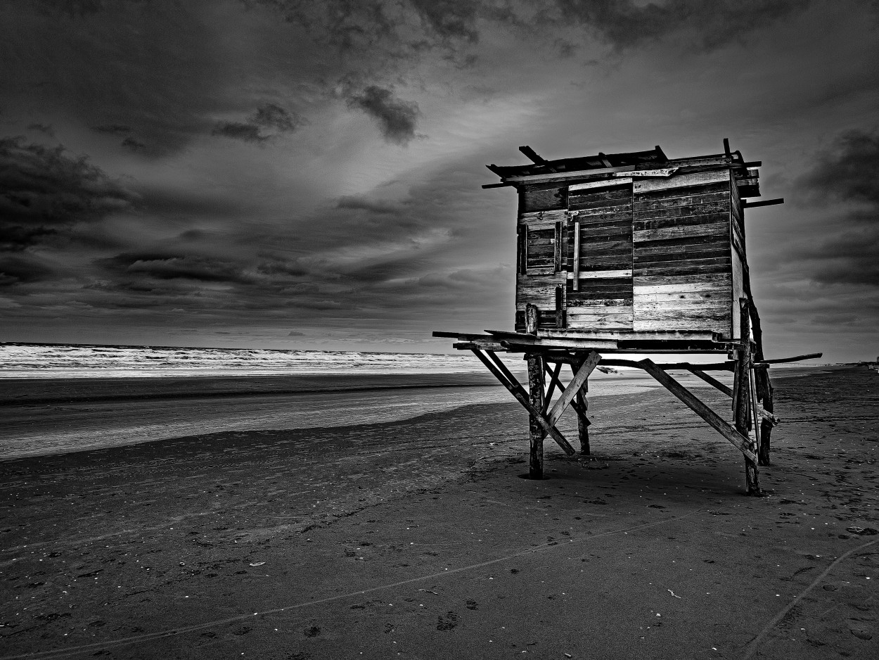 Ecos del Mar: Recuerdos Abandonados